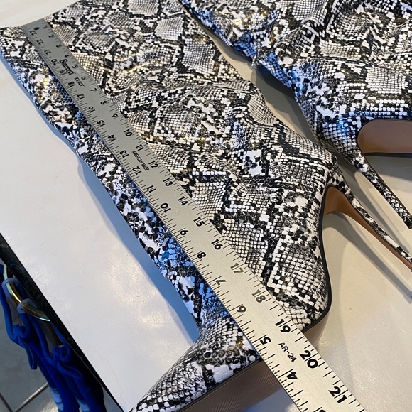 NWOT B/W Faux Snakeskin Stiletto Boots - Picture 3 of 7